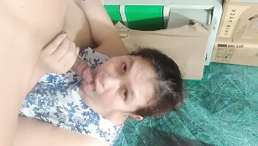 Pagi ini 17 Juli pantat ingin mengisap penisku karena dia akan bekerja lagi