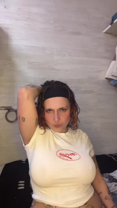 Posant pour vous