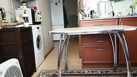 Kayınvalidem sikimi sıvazlıyor