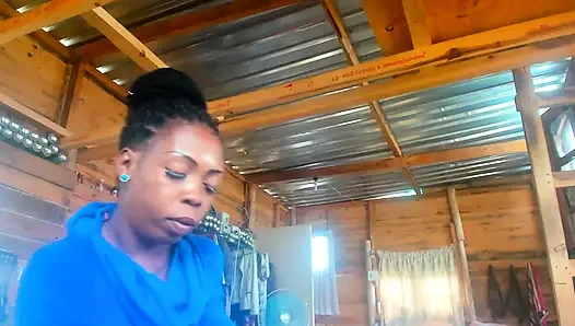 Aşırı yakın çekim göt edepsizce konuşuyor...