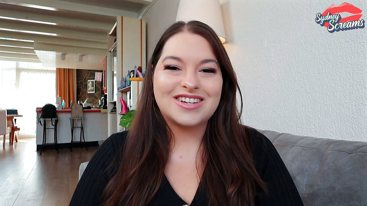 Stepmommy Gives You Kissing Lessons