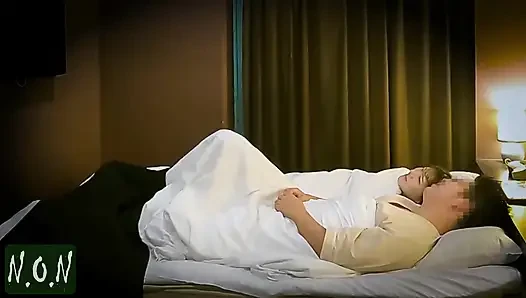 Yabancı, kariyer teklifini indirdikten sonra gizli bir yan iş