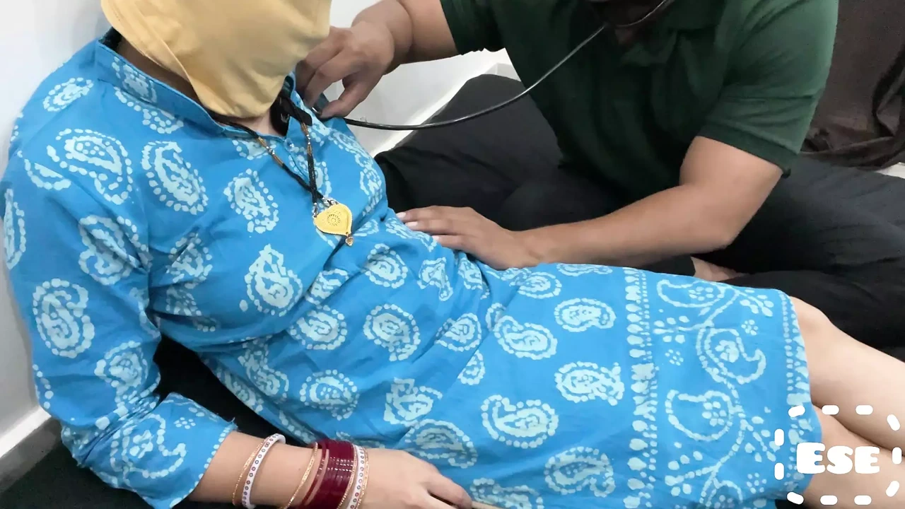 Doctor Ne Village Bhabhi Ka Dhoodh Piya