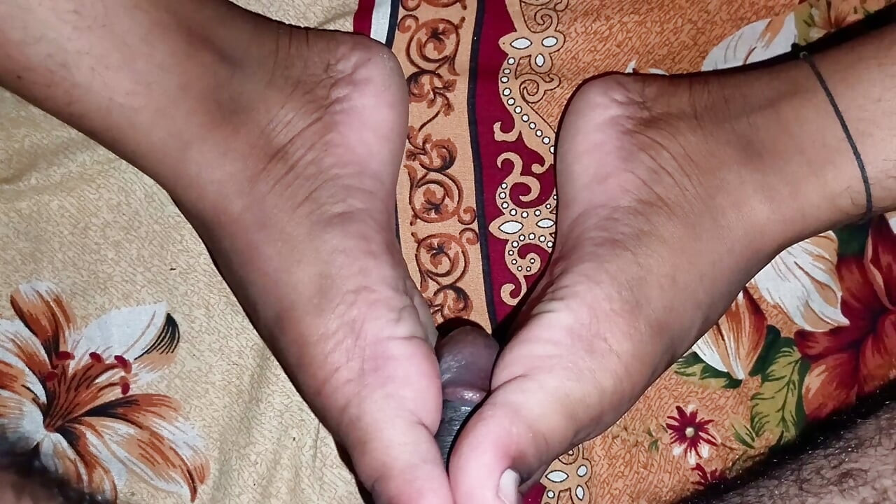Parte-4 Chica linda perdiendo la virginidad por primera vez. Sexo duro muy doloroso. Sexo de colegiala de pueblo.