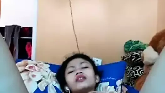 Indonesian Babe Masturbate in Her Room