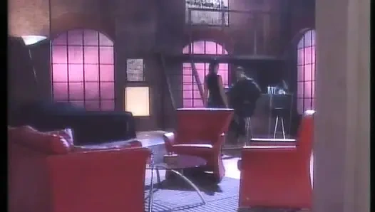 Cewek hot rambut cokelat dengan stoking seksi ini dientot habis-habisan sampai meringis keenakan