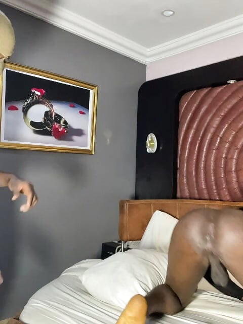 Esse cara fodendo tão duro na cama .i Love the Way He Fuck Me