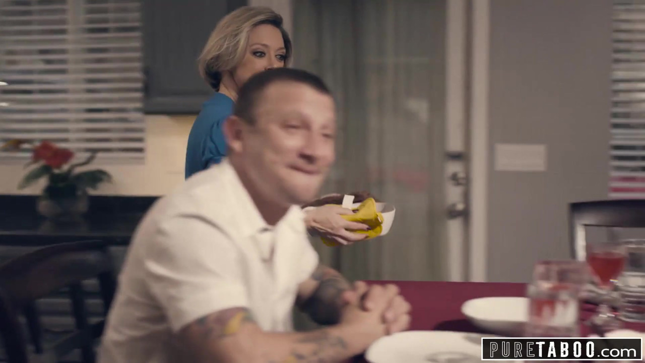 純粋なタブー義理の両親と義理の兄が新しい妹を歓迎