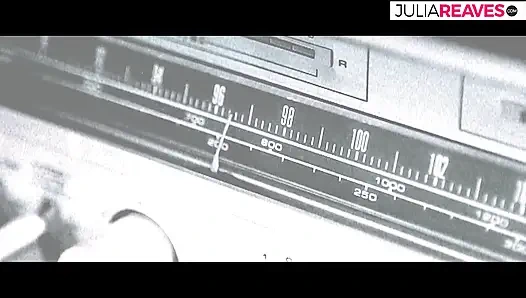 Шлюшка обожает, когда ее трахают в миссионерской позе