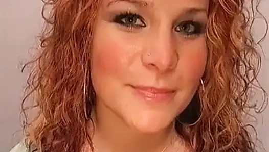 Kızıl Saçlı Sürtük 30 Cm Dildosunu Amına Sokuyor