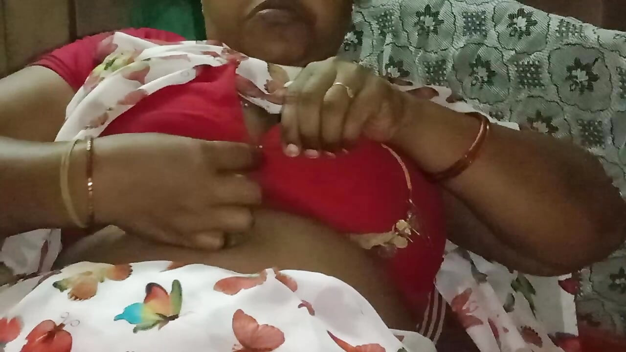 My wife spreads her pussy in front of her husband and shows him how delicious it is.