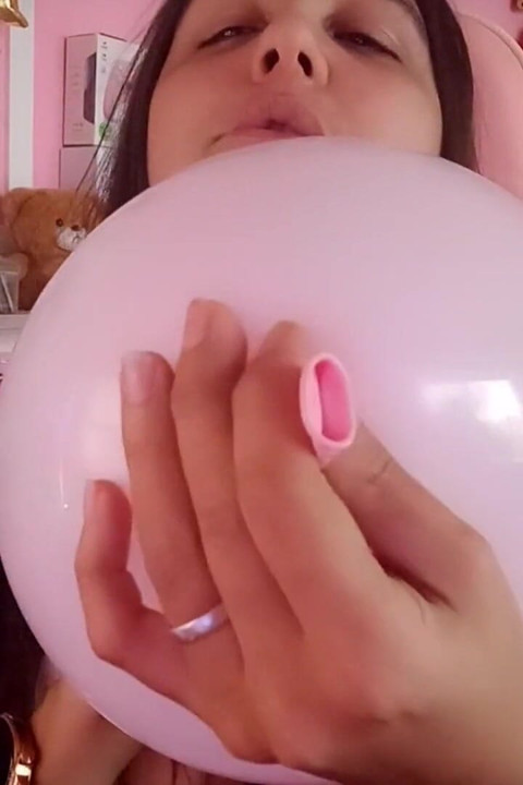 ふっくらした頬の風船が吹く - バニー・ルーナー