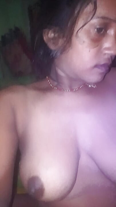 Hot Desi Sali Kud Kud Kar Diya patni So gai to sali and jijaji ke sath masti Kiya