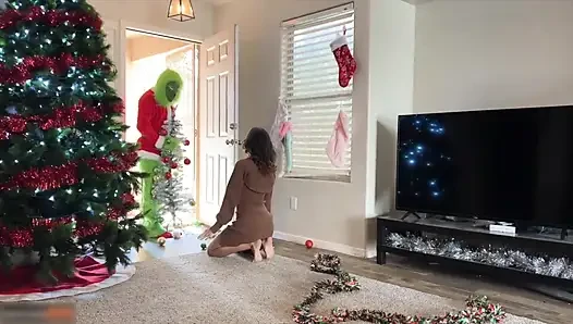 Who-ville Ev Hanımı Noel'i Kurtarmak Için Grinch Tarafından Sikiliyor