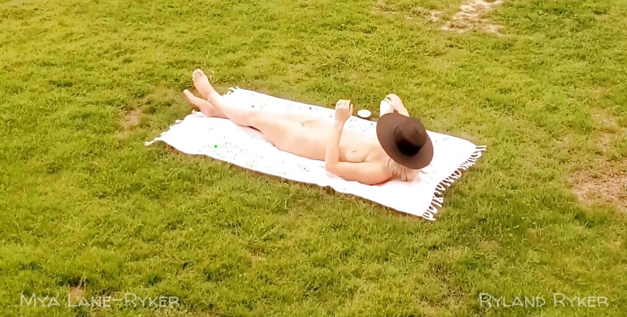 Làm tình ở sân sau, hy vọng những người Nieghbors đã không nhìn thấy!