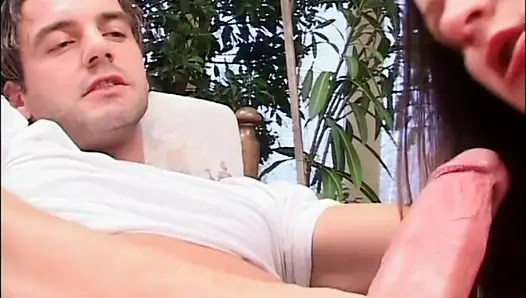 Harika azgın orta yaşlı seksi kadın götten sikiliyor ve büyük bir yarakla göt deliğine boşalıyor