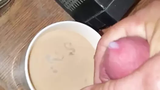Korkak cd kader cumz kahvesine boşalıyor.