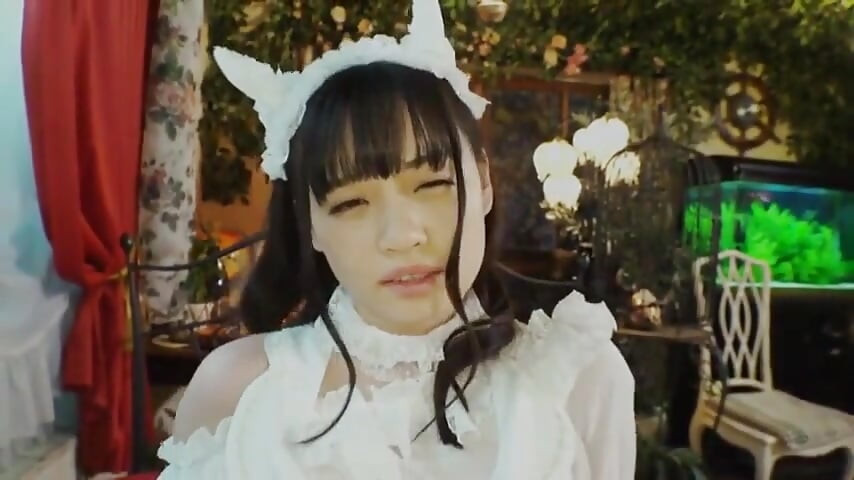 Olgun adam ve karanlık, baştan çıkarıcı bir karşılaşmada gotik bir güzellik