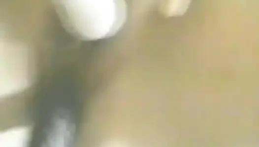 Blondine lutscht schwanz und nimmt es dann mit zwei dildos auf