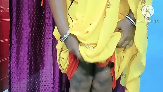 Yağmurdan sığınan yabancı bir ıslak kız ve dizlerinin üstüne çıkmasına izin veren adam - yüksek sesle inleyerek tamil erotik ses