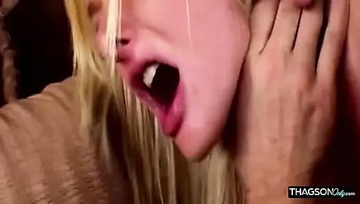 Rosenknochen-prolaps der blonden MILf tropft nach intensivem analsex