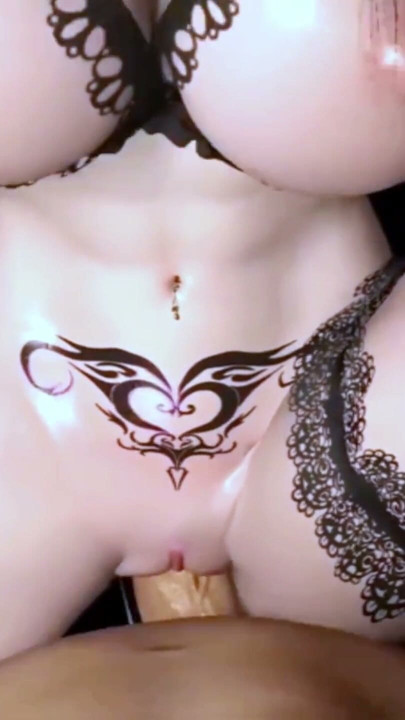 Beauty Queen é fodida por seu solider - Hentai sem censura 3d V118 | Clipe 1