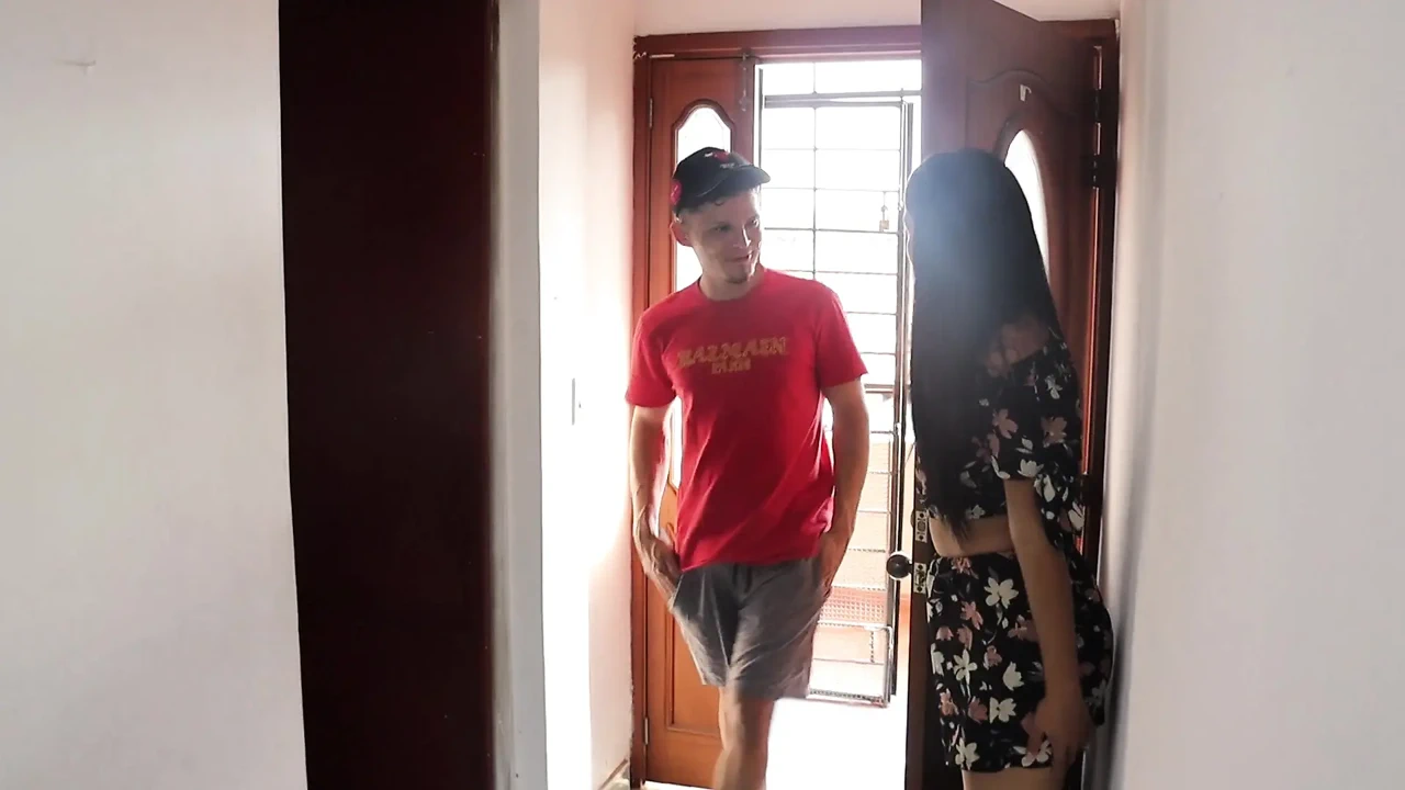 我打电话给我最好的朋友帮助我学习大学, 但她在她温暖的家等我和我做爱