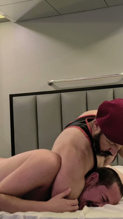 Heel on the Bed - Gouine Wrestling Takes Over