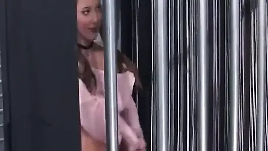 Tante seksi rambut pirang dientot habis-habisan di penjara