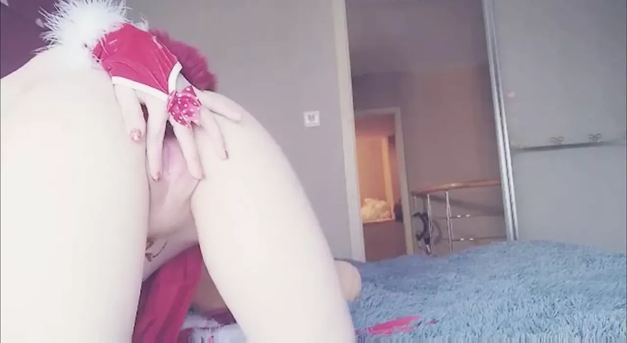 Aisan school girl likes to cos and live her pink pussy for s