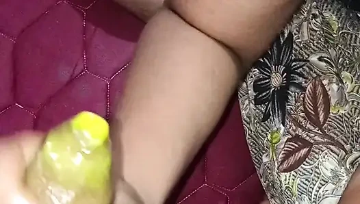 Sari içinde sikişiyor