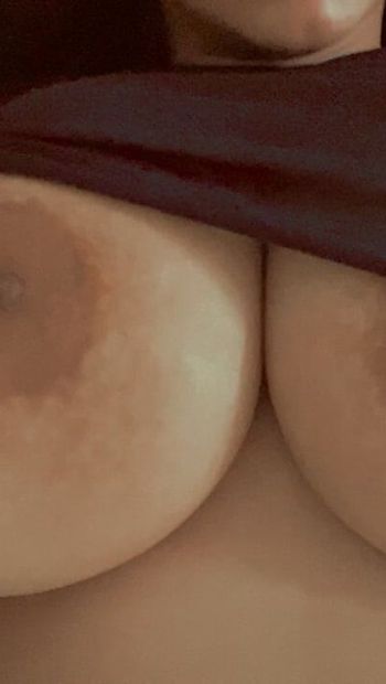 Watch my hot big tits bounce around