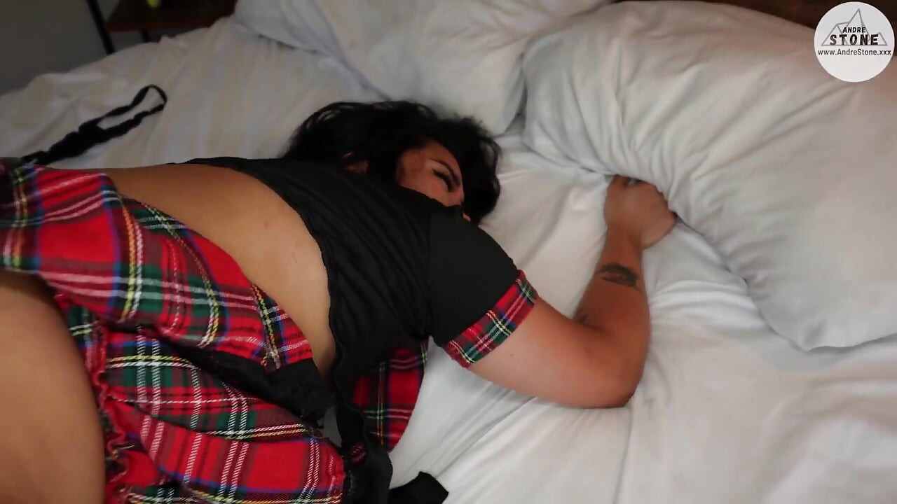 Η μικροκαμωμένη Ασιάτισσα στάρλετ Rain είναι η τέλεια σέξι μαθήτρια