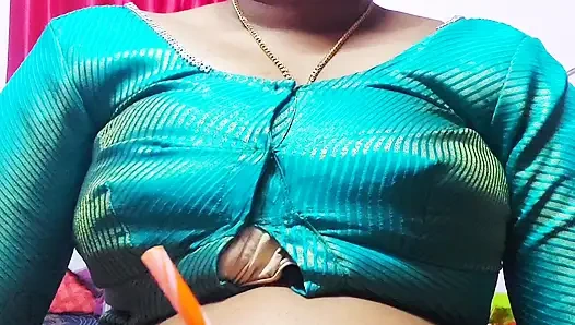 Süper ateşli üvey kız kardeş geceleri üvey erkek kardeşi tarafından baştan çıkarıyor