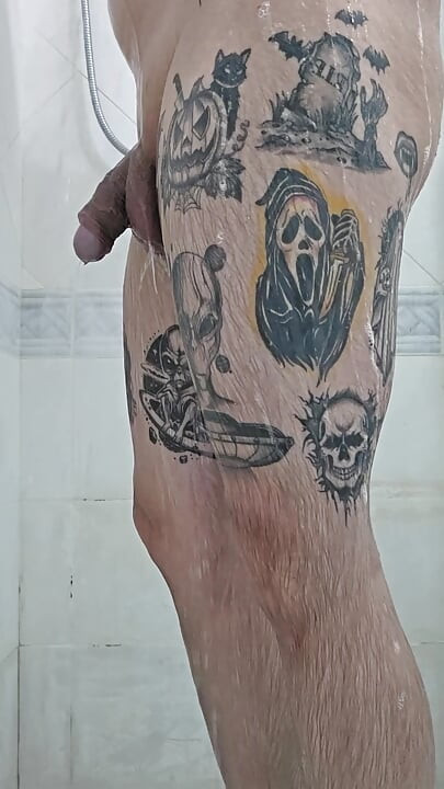 Chubby uhvaćen kako pod tušem