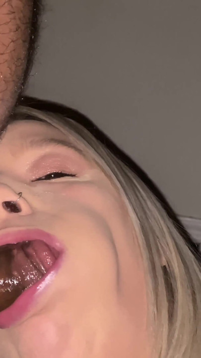 Deep throating den lille pikken hans