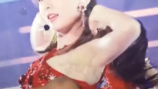 Apink hayoung boşalmak üzerinde ona seksi koltuk altı ile bu kırmızı elbise