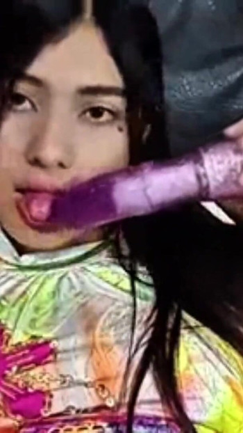 कोलम्बियाई हस्तमैथुन करती है । क्लिप 1