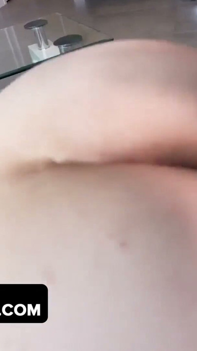 DadCrush - Sneaky Little Bitch Lilith Grace krijgt een pak slaag voor ongehoorzaamheid | Clip 1