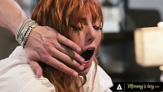 Annenin oğlu - orta yaşlı seksi kadın lauren phillips taytını parçalatıyor ve sonra amını dölle dolduruyor