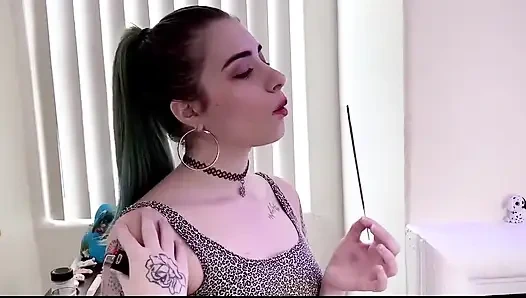 Casting mantra untuk adik tiriku sendiri