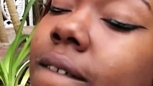 Heiße Lesbenaction mit Toys im Freien