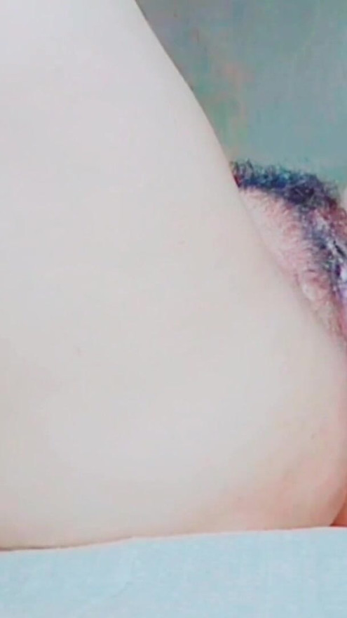 Desi girlfriend is playing fiercely with her pussy, the video is from here. Indian with beautiful figure in the video | Clip 2