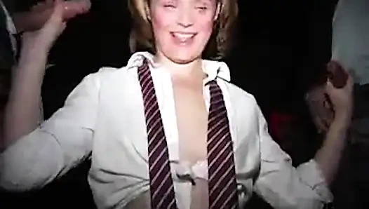 Siswi nakal ini diento gaya doggy habis-habisan