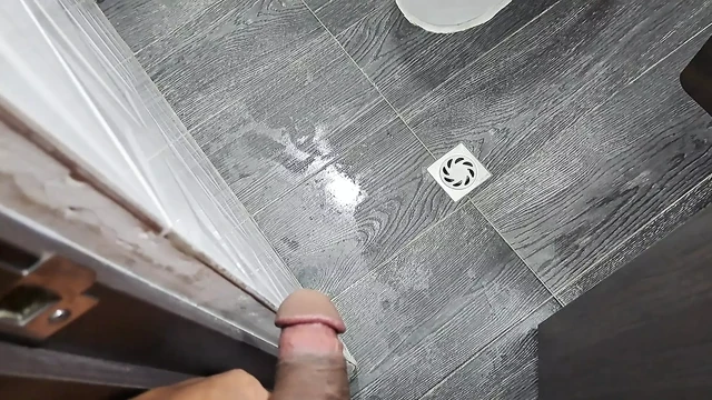 I interrupt my stepmom's shower, I want her to suck my dick