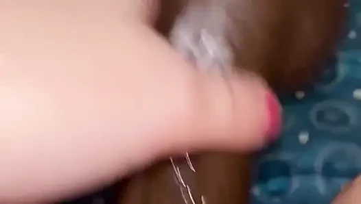 Aku lagi muasin memekku pakai dildo ukuran kontol raksasa pria kulit hitam hari ini
