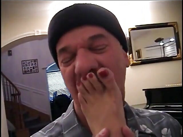 Guy loves to lick her toes and then fuck her