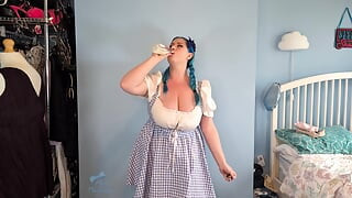 Promění se v hucow a prosí o mrdku - sólová holka