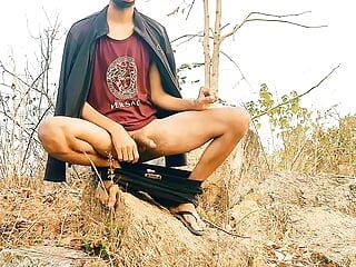 Bărbat gay indian sexy care se masturbează