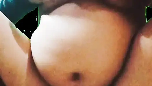 Bhabhi ji terlihat dalam tampilan yang sangat seksi dan menjadi telanjang, dia memijat susu besar, siap untuknya, menjadi sangat panas